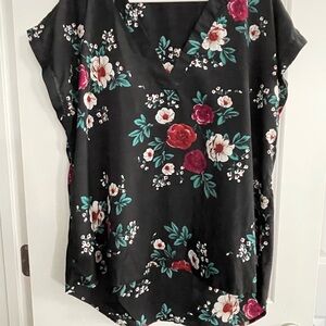 Black Floral Blouse XXL (16-18) higher front/lower back